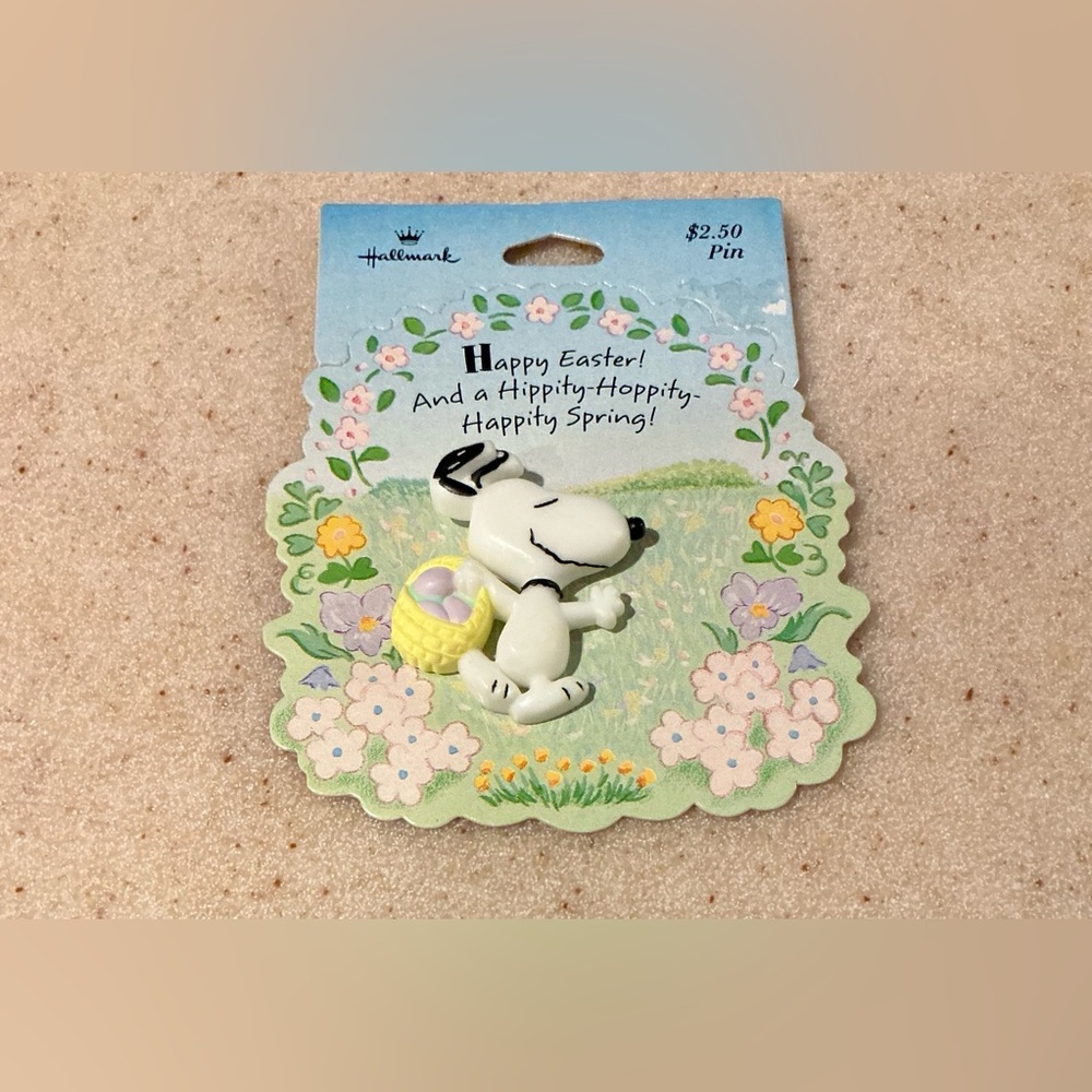 Hallmark Snoopy Easter Pin - White and Yellow 1958